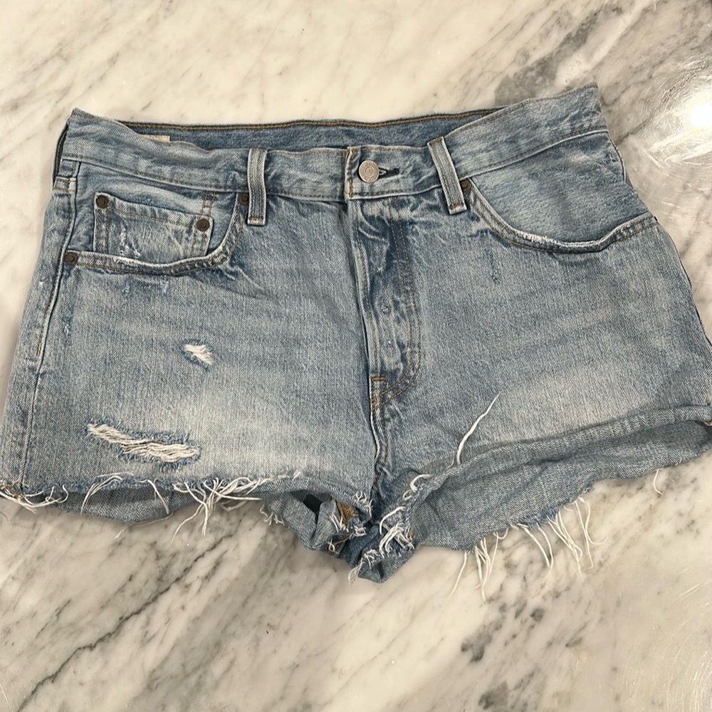 Levi 501 Cutoffs Size 31